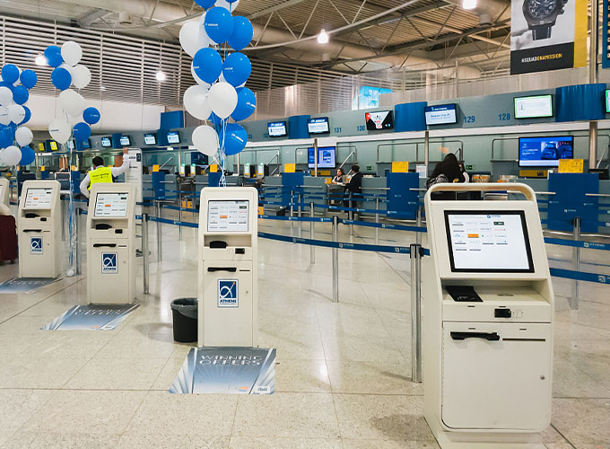 Instalação de quiosque em destaque HJL no aeroporto